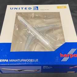 United Boeing 767-400 Model Aircraft