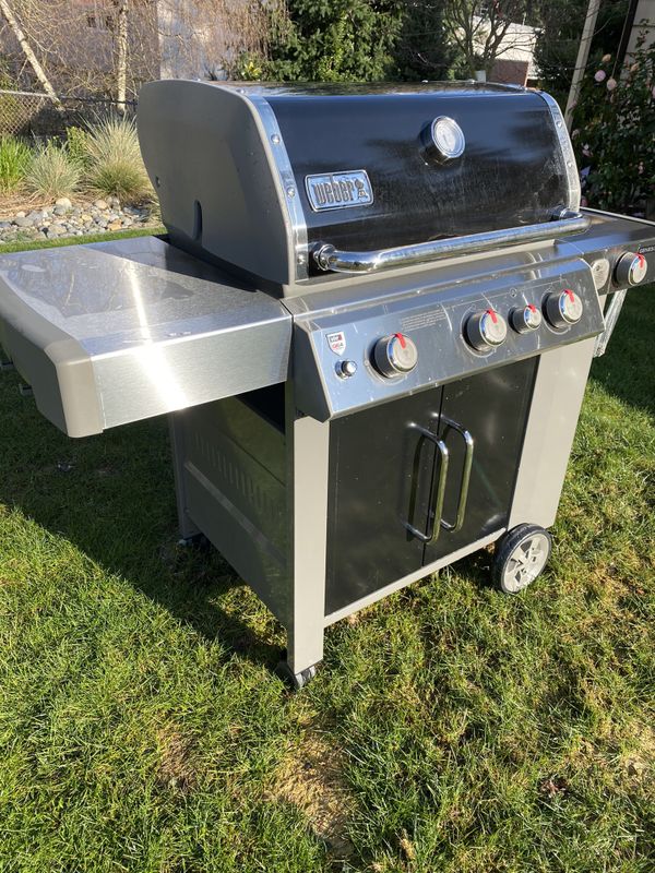 er Genesis II, E335 black 3 burner natural gas grill with side