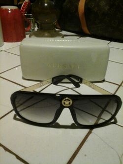 Versace glasses Gold trim Masuda head in the middle. . Semisex