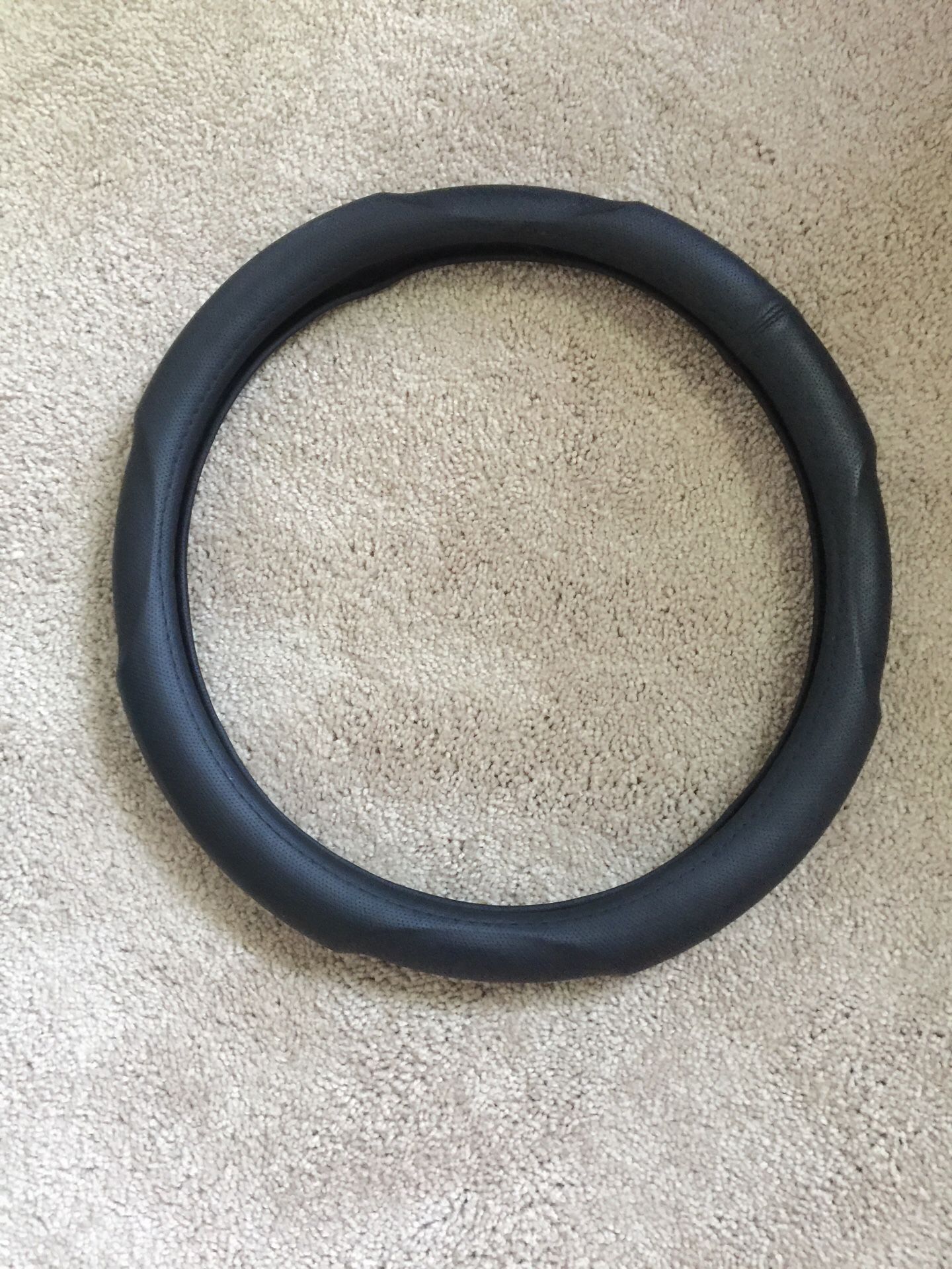 Steering wheel cover, black, 16”