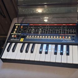 ROLAND JU-06A With KEYBOARD AND Deckkeeper Protector