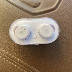 BLUETOOTH EAR PODS