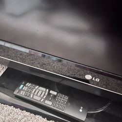 32 Inch LG TV With Remote And Stand