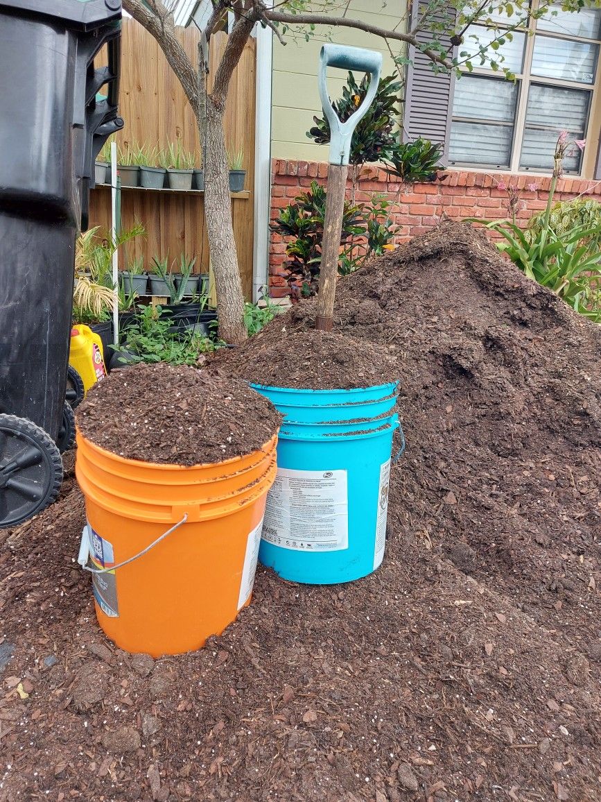 Potting Soil/Mushroom Compost