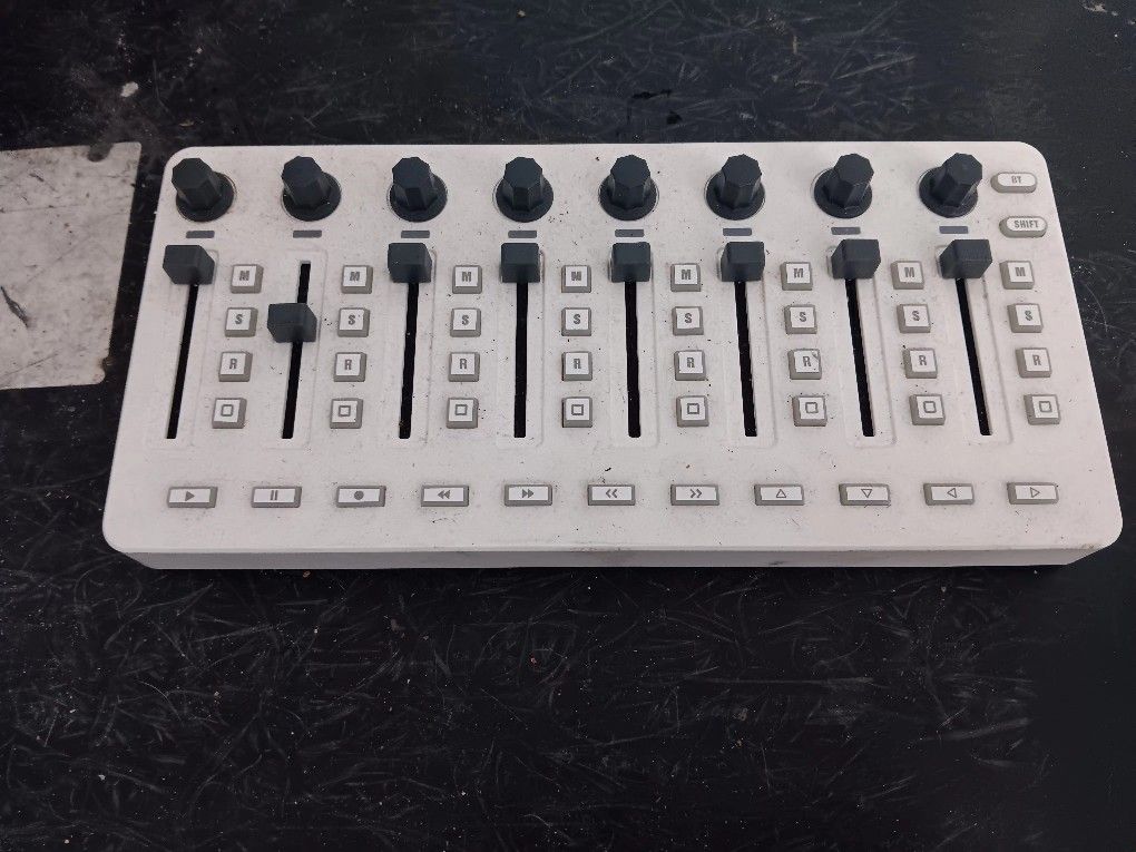 M-VAVE SMC-Mixer White 8-Channel Wireless Bluetooth Midi Controller/Mixer, USB and Battery Powered