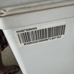 Hotpoint 6.9-cu ft Chest Freezer Convertible to Refrigerator ( White )