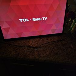 32 In TCL Roku Tv And Wall Mount