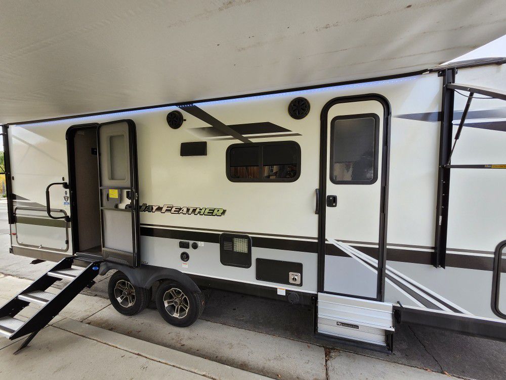 2021 Jayco Feather 22RB Dual Entry