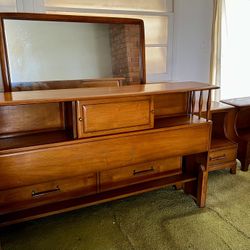 Mid-Century-Modern Bedroom Set - Unique Furniture Makers
