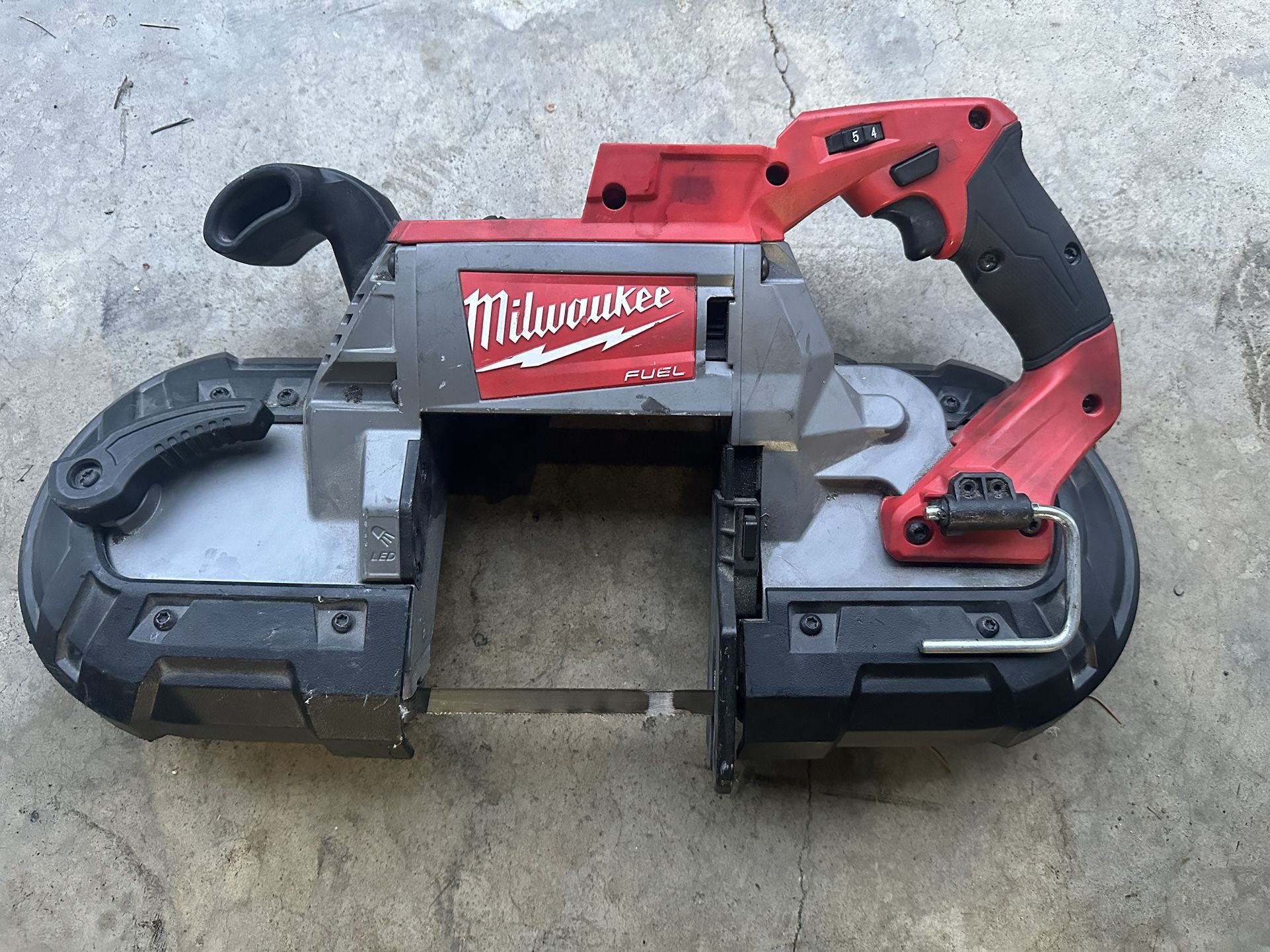 Milwaukee Fuel M18 Deep Cut Portaband