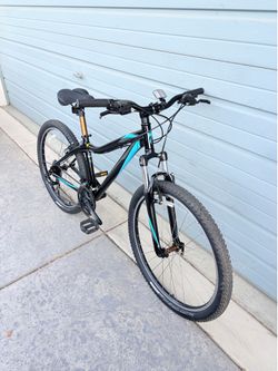 SPECIALIZED MYKA MOUNTAIN BIKE 26” Wheels