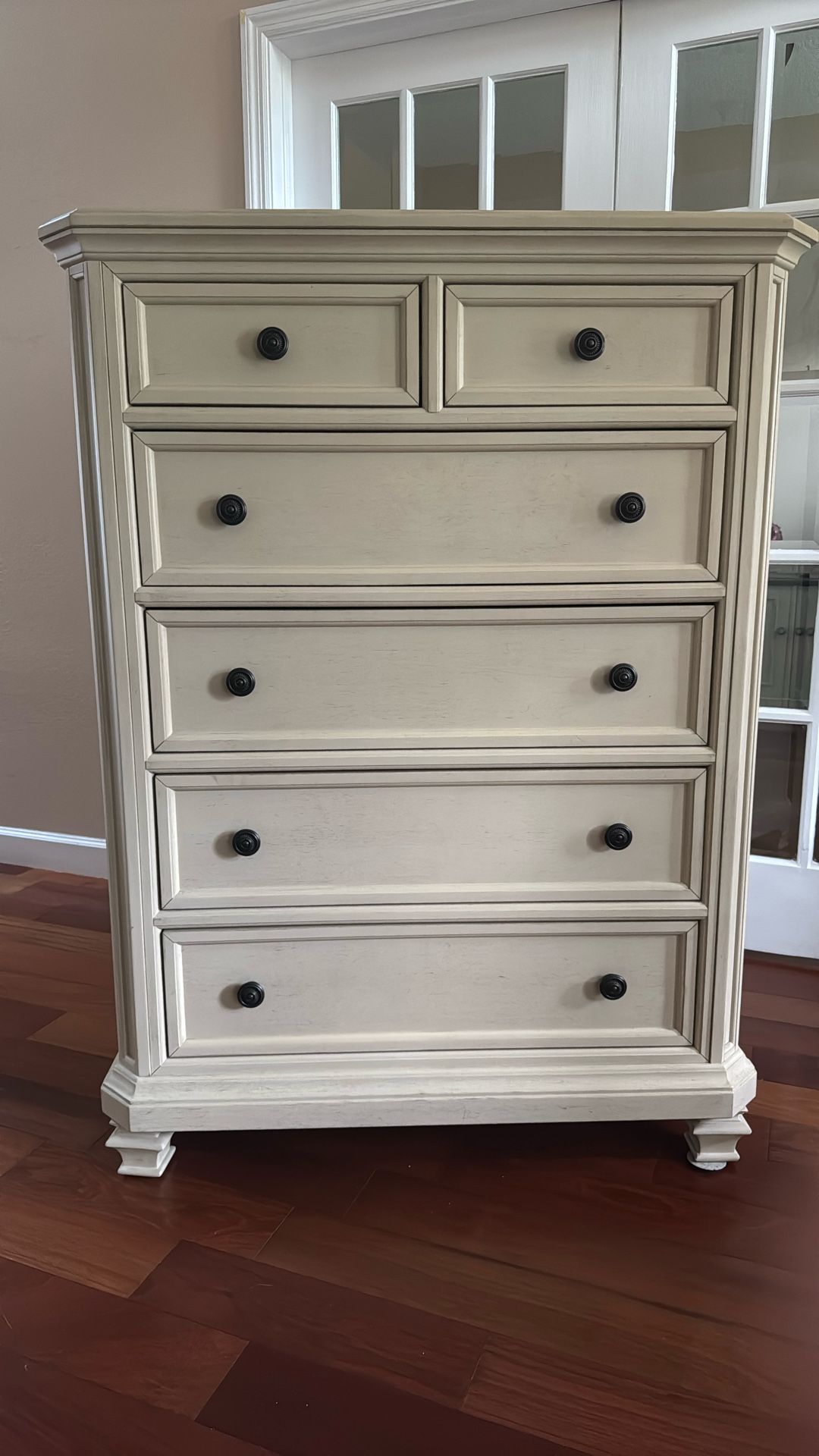 Royal Cream Dresser