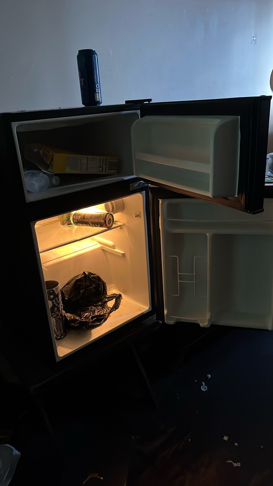 Black Galant Mini Fridge