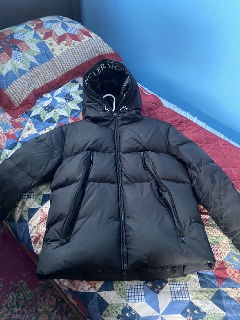 Moncler Logo Trim Down Jacket Mens Small