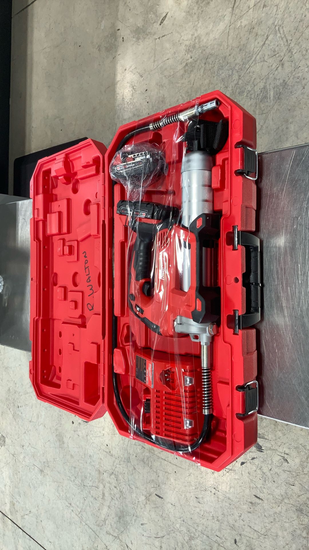 Milwaukee Grease Gun w/ 2 Batteries & Charger