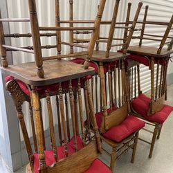 Victorian style round tiger oak pedestal dining table