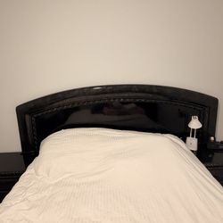 King/ Queen Bedroom Set: Headboard, 2 Nightstands, Dresser With Mirror