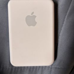 Apple A2384 - iPhone MagSafe Battery 