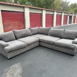 Comfy Nice Gray Sectional Couch 🔥