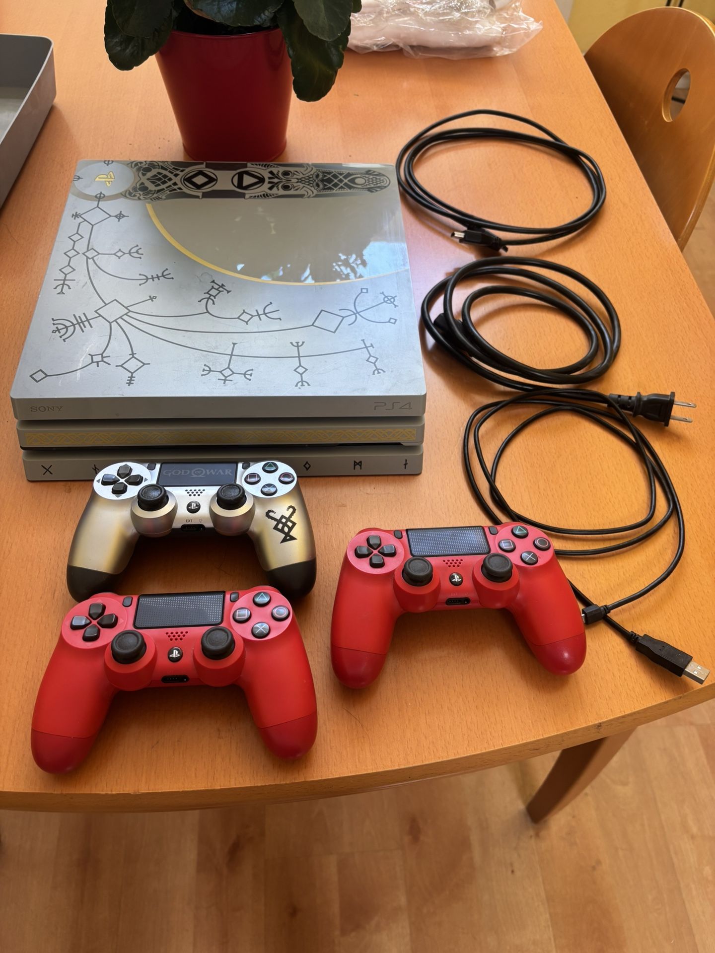 PS4 Pro, God Of War Edition