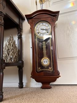Korean Brown Oak Wood Vienna Regulator Wall Clock. 