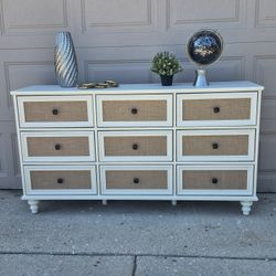 9 DRAWERS DRESSER IN OFF WHITE COLOR & RATTAN DETAILS BRAND NEW CONDITION 59X17X35 / ROLLING DRAWERS