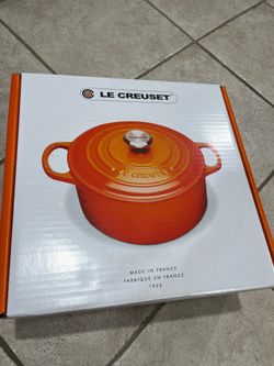 Le Creuset Enameled Cast Iron Signature Round Dutch Oven, 5.5 qt