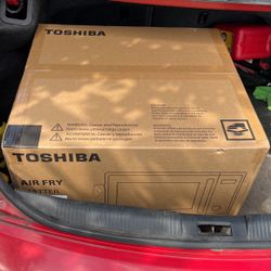 Toshiba Air Fryer Micorwave New 