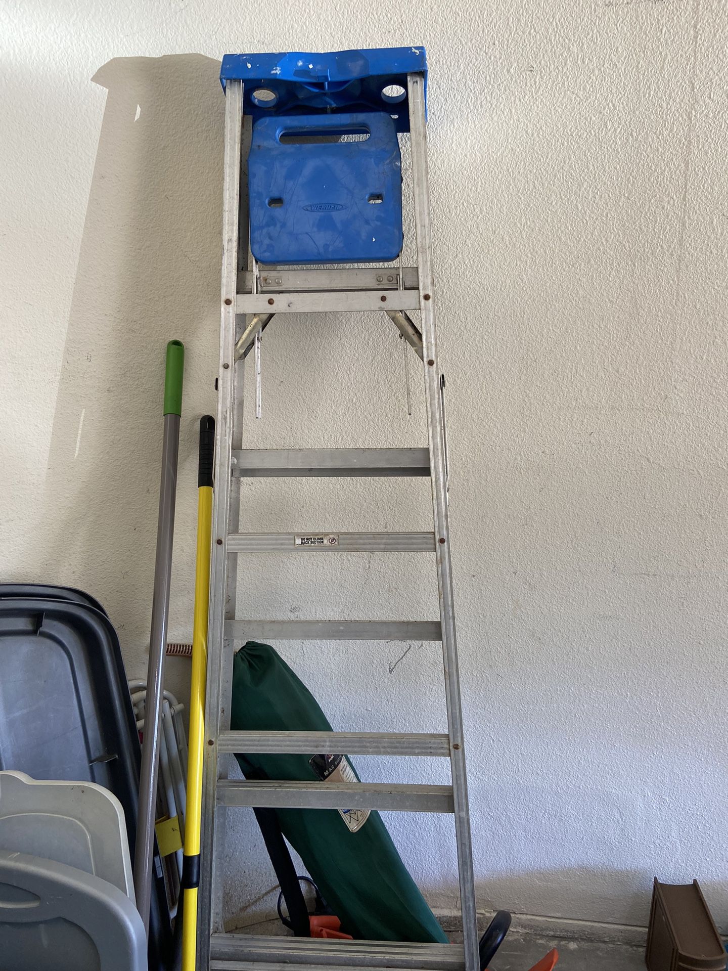 Werner 6 Ft Metal Ladder - Rated For 250 Lbs