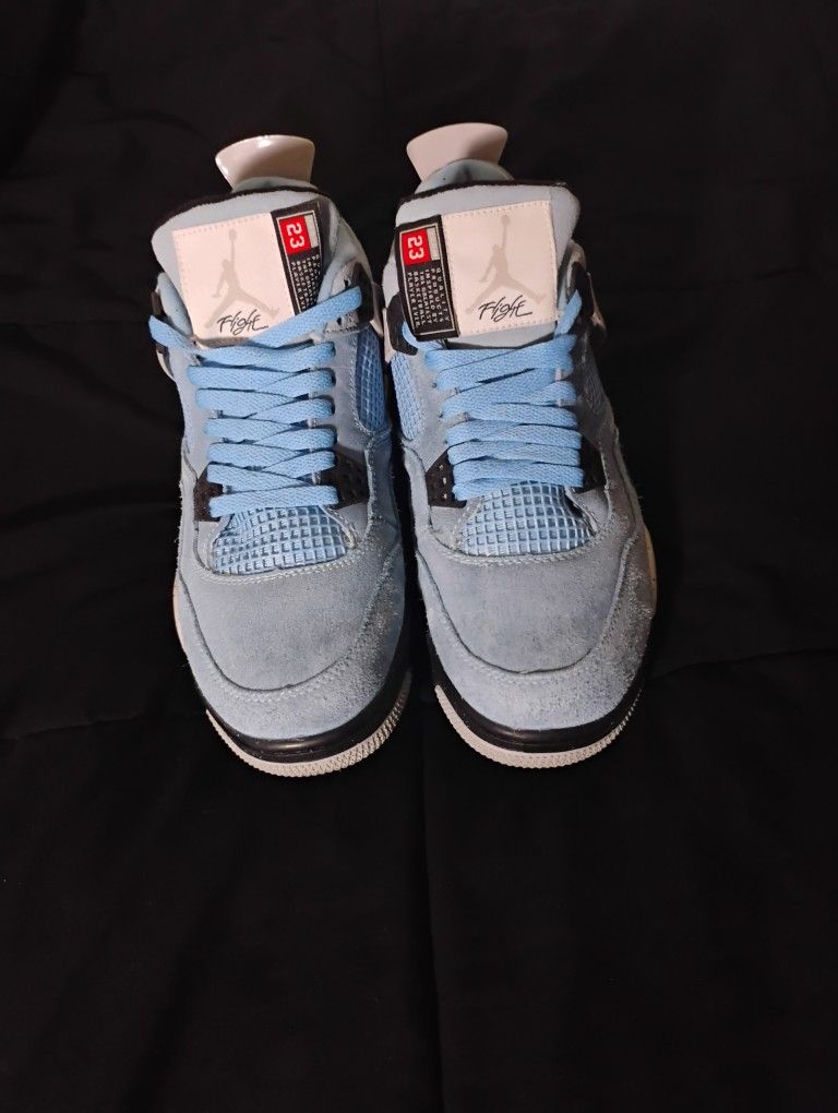 UNC Jordan 4's