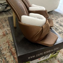 Women heels Size 6
