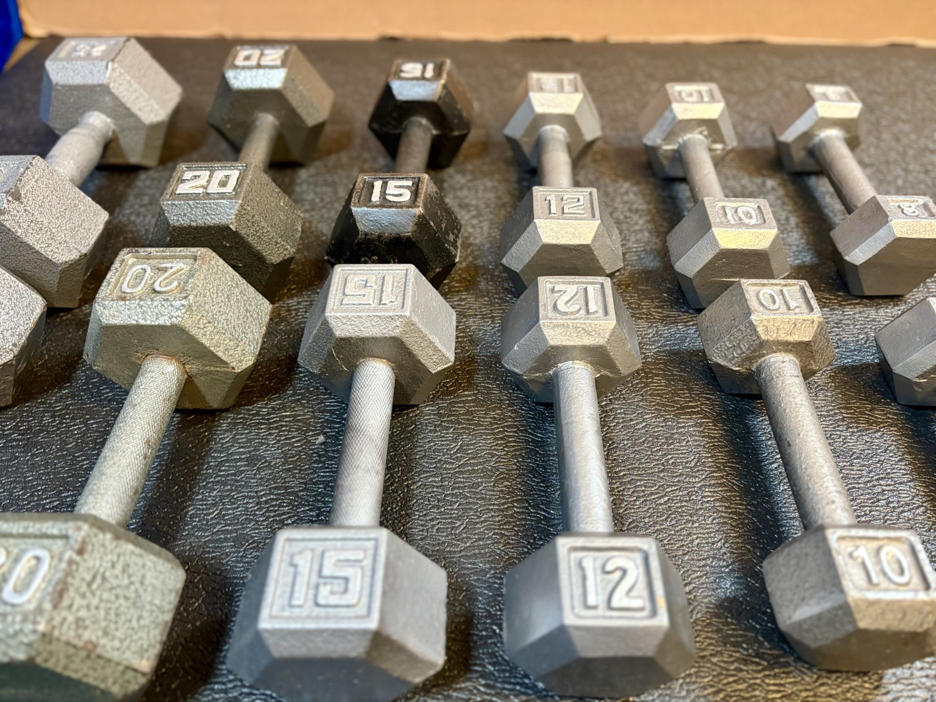 Set Of Cast Iron Hex Dumbbells: 8s, 10s, 12s, 15s, 20s & 25s  total = 180 #