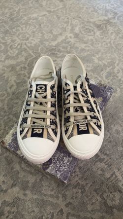 Women’s fashion sneakers