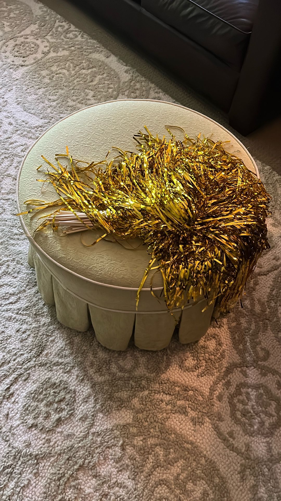 64 Gold Streamers On Sticks For Wedding