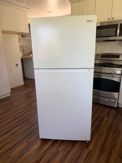 Midea 20.5 cu. ft. Top-Freezer Refrigerator (White) - Garage Ready & ENERGY STAR