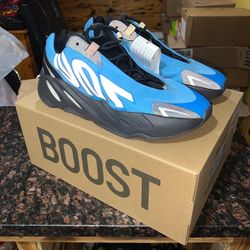 DS YEEZY 700 MNVN BRIGHT CYAN 10.5
