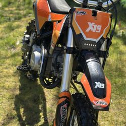 X-PRO X19 125cc Dirt Bike (Like New)