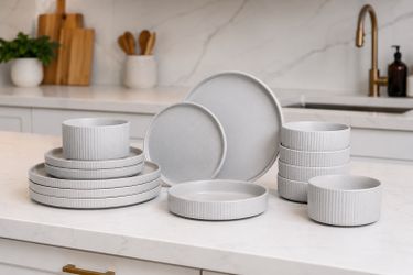 16 Piece Dinnerware Set, Stone and Lain, Light Gray, Brand New