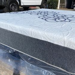 Queen Bamboo Cool Gel Memory Foam!!