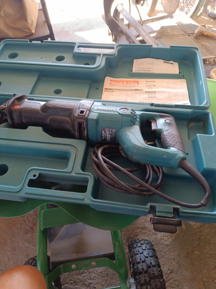 Makita Recipro Saw Jr3050t