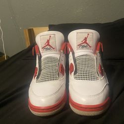Jordan 4s Fire Red Men’s 9.5 