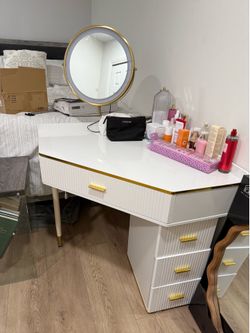 White & Gold Corner Makeup Vanity Table with Lighted Mirror & 5 Drawers