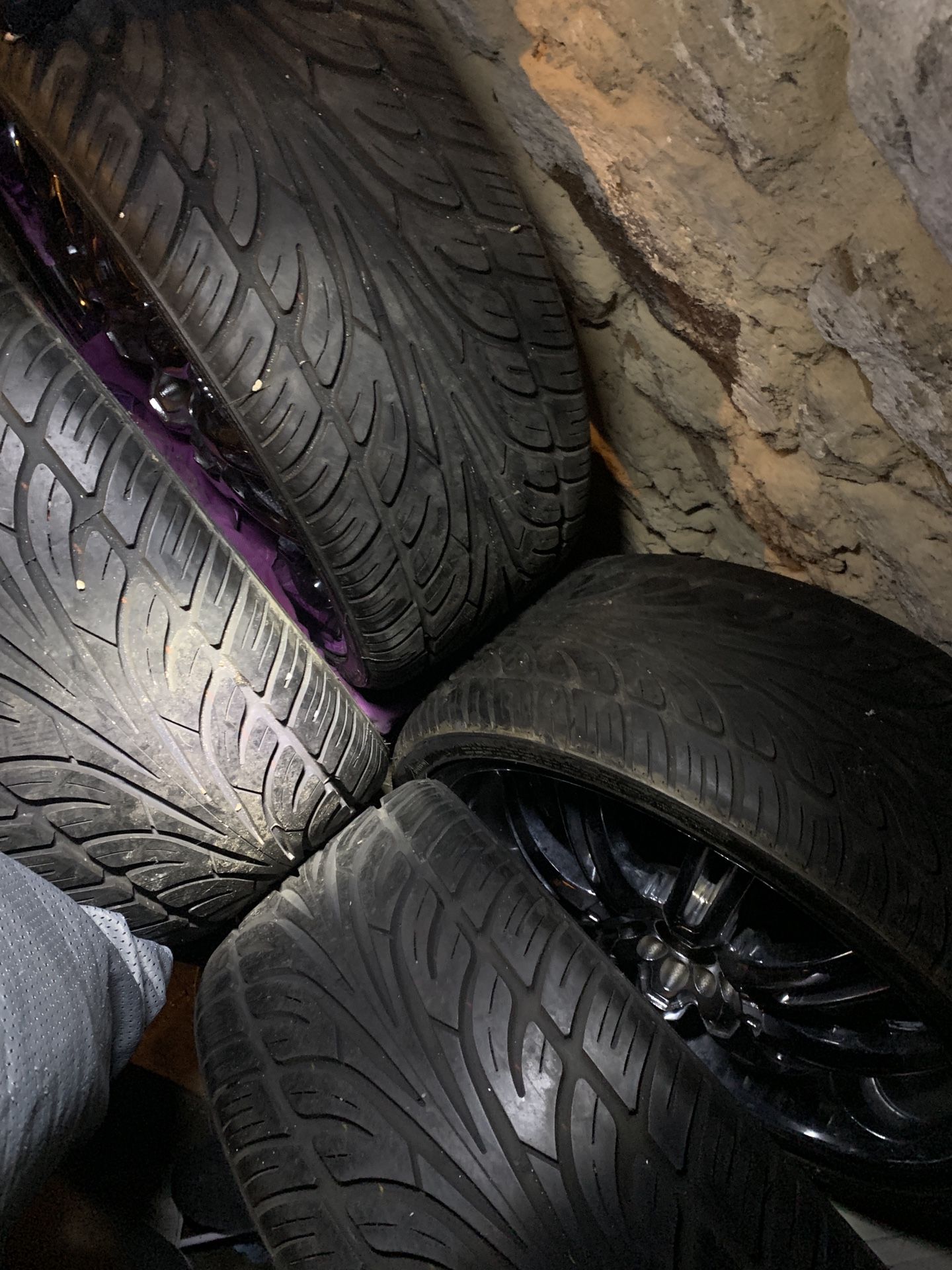 22” 5 lug universal rims brand new condition rims and tires are brand