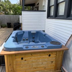 Like NEW Hot tub