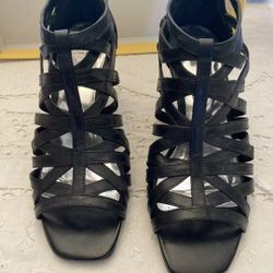 NEW INC  International Concepts black leather heels