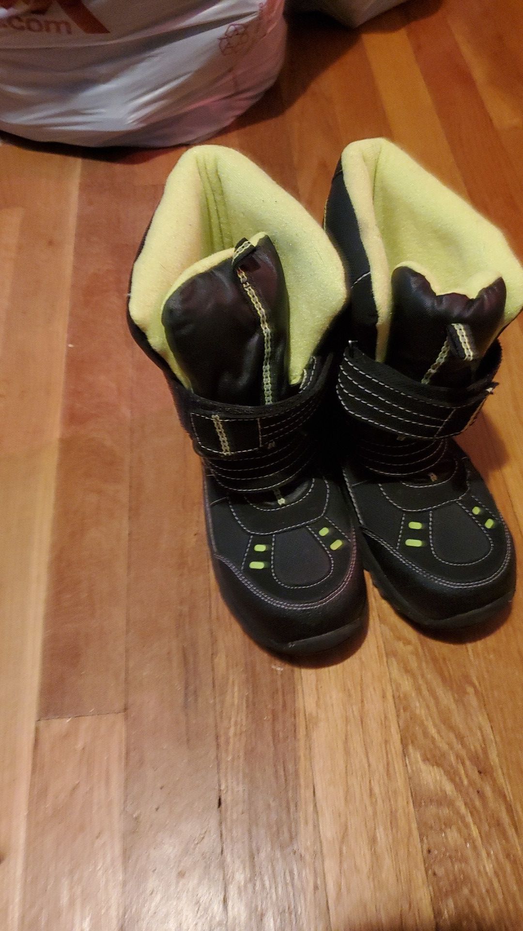Snow boots