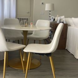 Round Table With Chaire