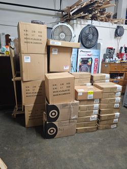 Pallet de Ropa Target NUEVA con Etiquetas – $12,000 Retail