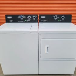 Just Like New!!! Only 2 Years Old!!! MAYTAG COMMERCIAL MATCHING SET with a GAS DRYER. Made with Commercial Grade Parts!!! Built To Last!!! Must See!!!