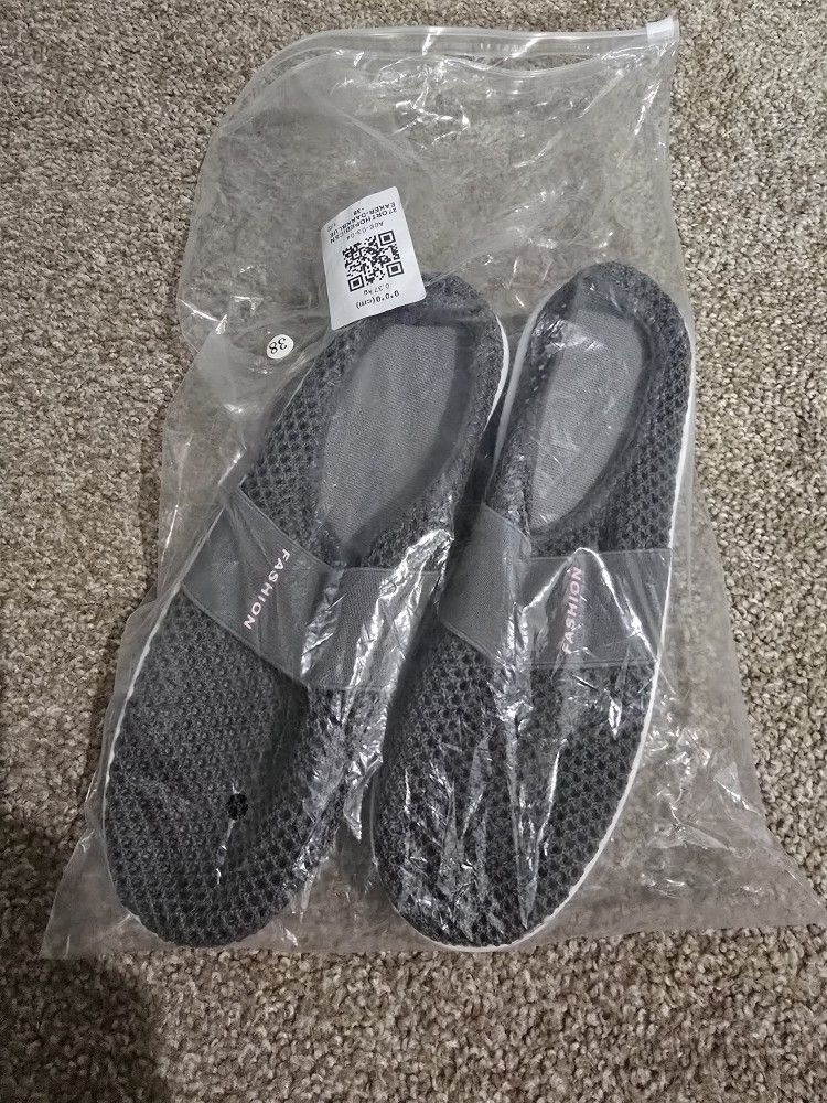 Guttear Women Slip-On Shoes size 7.5